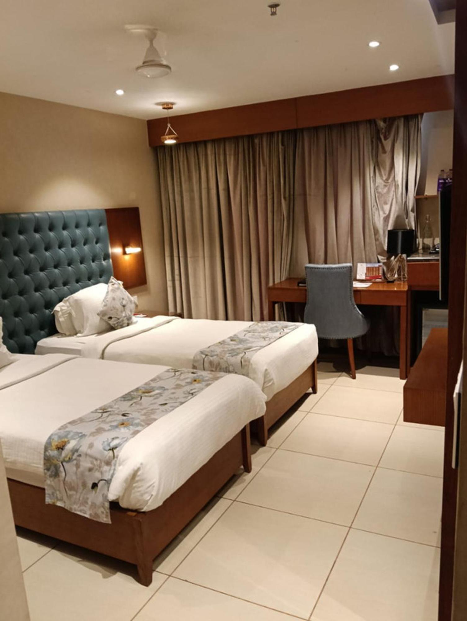 Sk Lords Inn أحمد أباد المظهر الخارجي الصورة